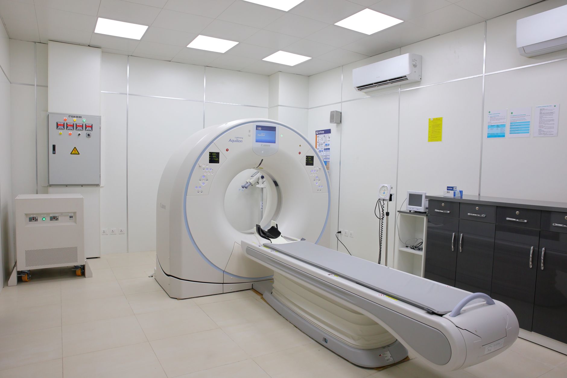 An imaging suite with a scanner, unoccupied